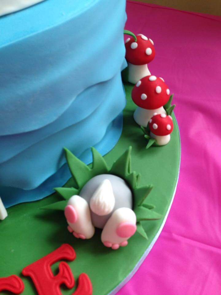 Alice-in-Wonderland-cake