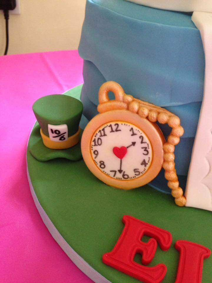 Alice-in-Wonderland-cake
