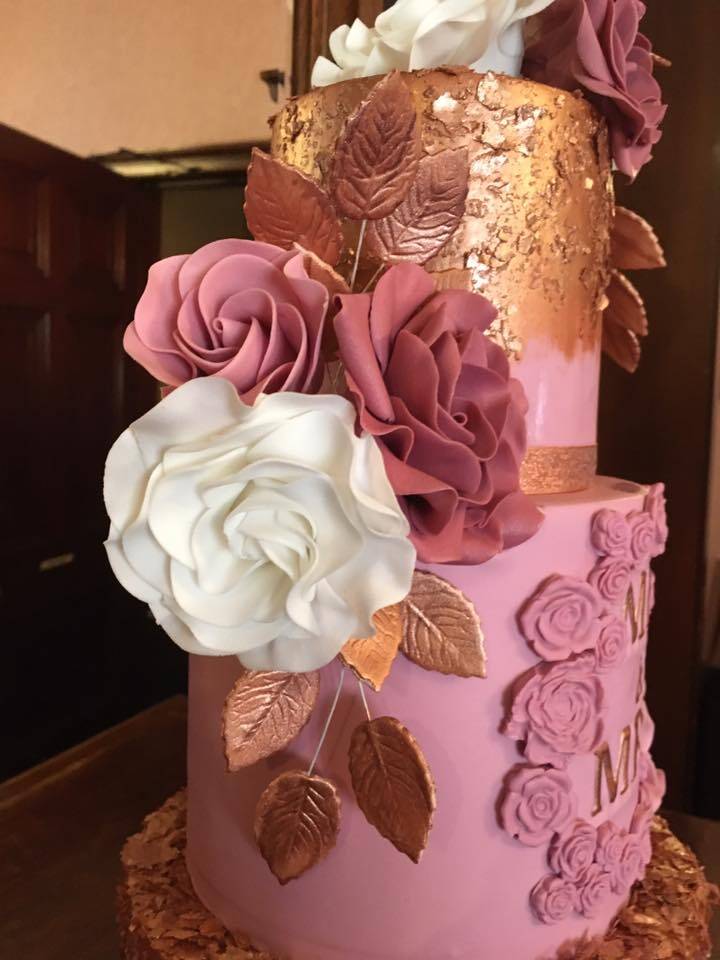 Cake makers and decorators based in Elgin, Moray Lily Rose Cakes